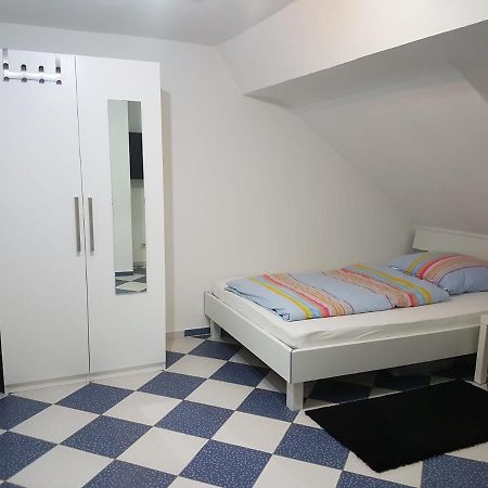 Ruhige Ferienwohnung Karlsruhe: Ideal für Monteure und Geschäftsreisende Exterior photo