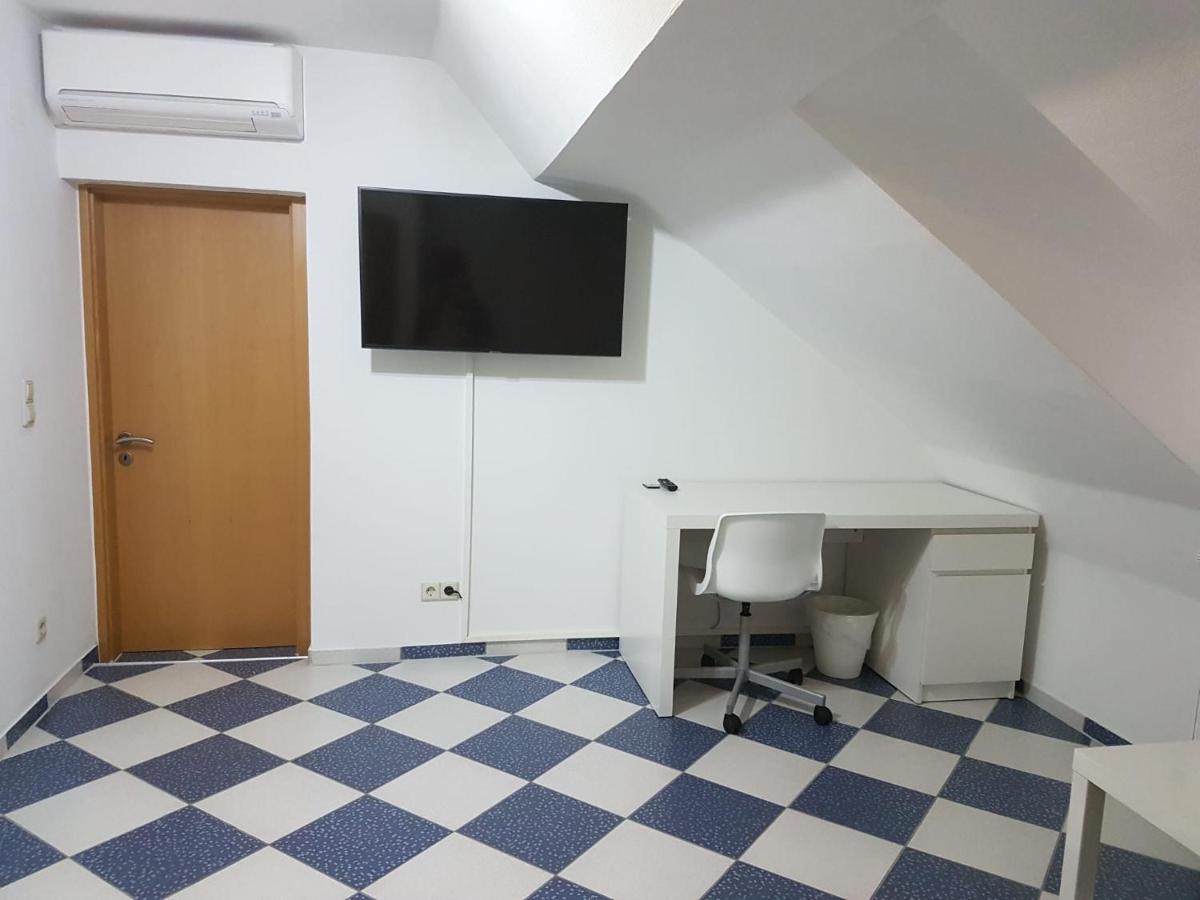 Ruhige Ferienwohnung Karlsruhe: Ideal für Monteure und Geschäftsreisende Exterior photo