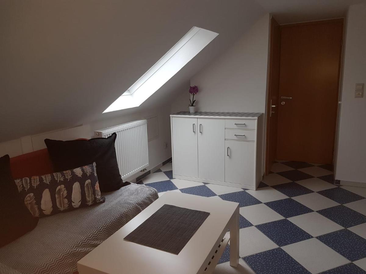 Ruhige Ferienwohnung Karlsruhe: Ideal für Monteure und Geschäftsreisende Exterior photo
