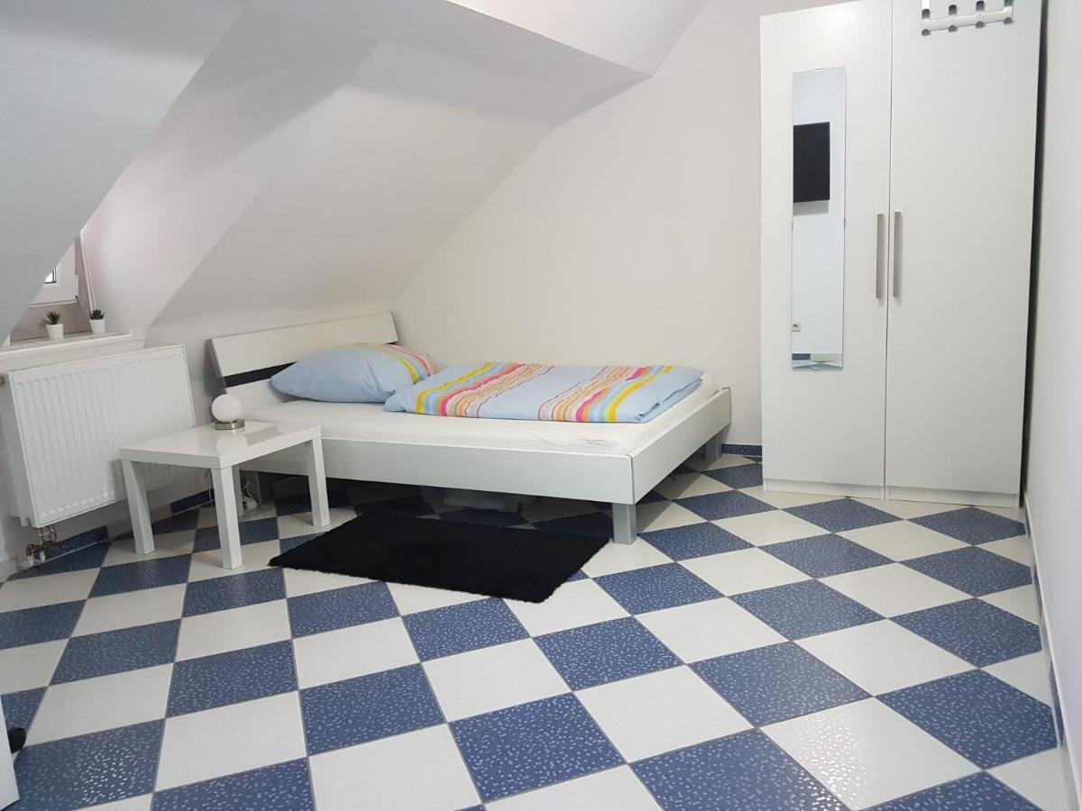 Ruhige Ferienwohnung Karlsruhe: Ideal für Monteure und Geschäftsreisende Exterior photo